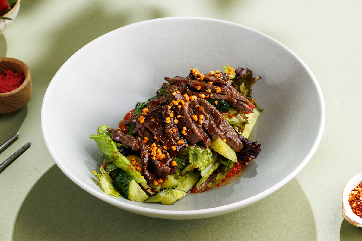 Азиатский салат с говядиной