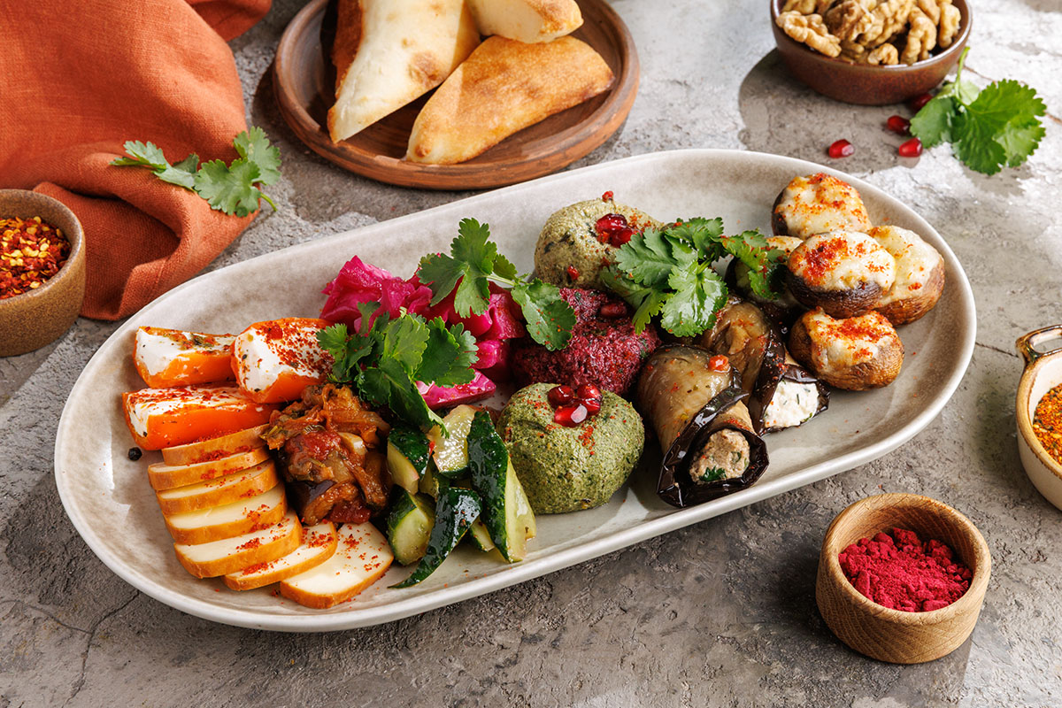 Большая грузинская тарелка