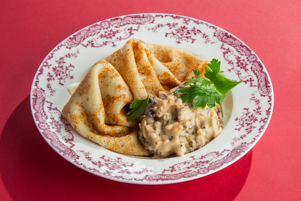 Блины с жюльеном из грибов и цыплёнка 