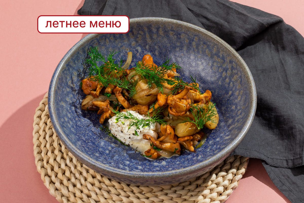 Жареный картофель с лисичками и страчателлой