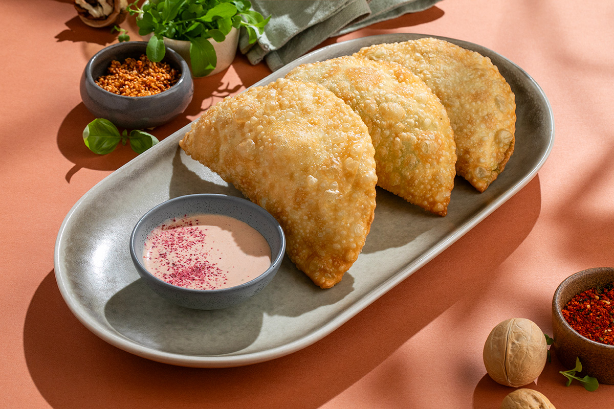 Мини-чебуреки с сыром и зеленью