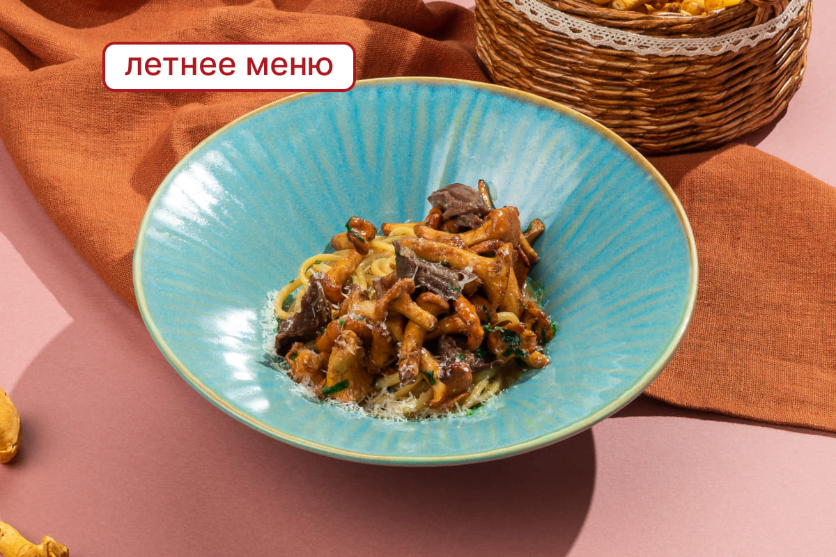 Паста с лисичками и говяжьими щёчками
