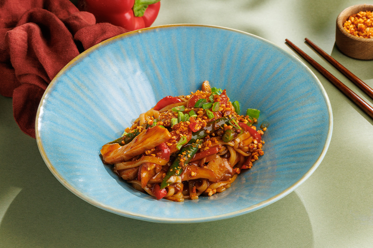 Удон с цыплёнком и овощами