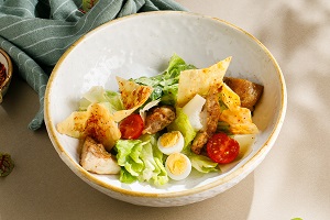 Заказать салат цезарь с курицей