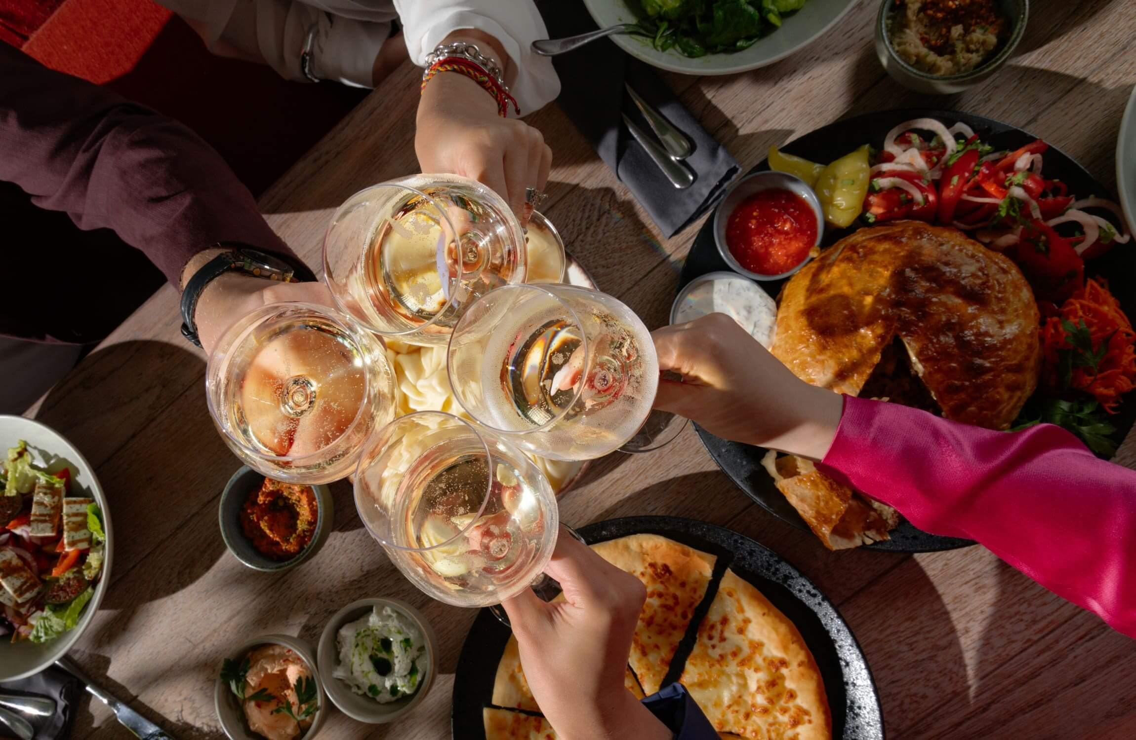 Дарим третий бокал вина по средам