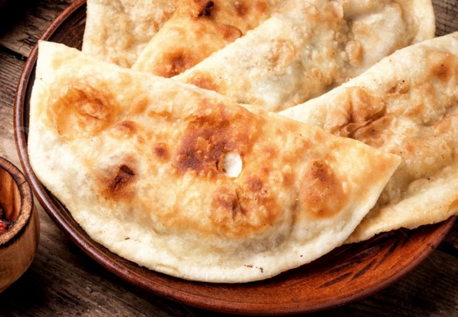 Чебуреки на 23 февраля: как заказать и удивить мужчин вкусным угощением